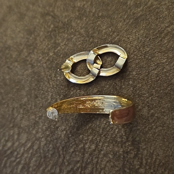 3/$30 VTG Mismatched 80s Enamel Hoop Geometric Earrings - Picture 4 of 5